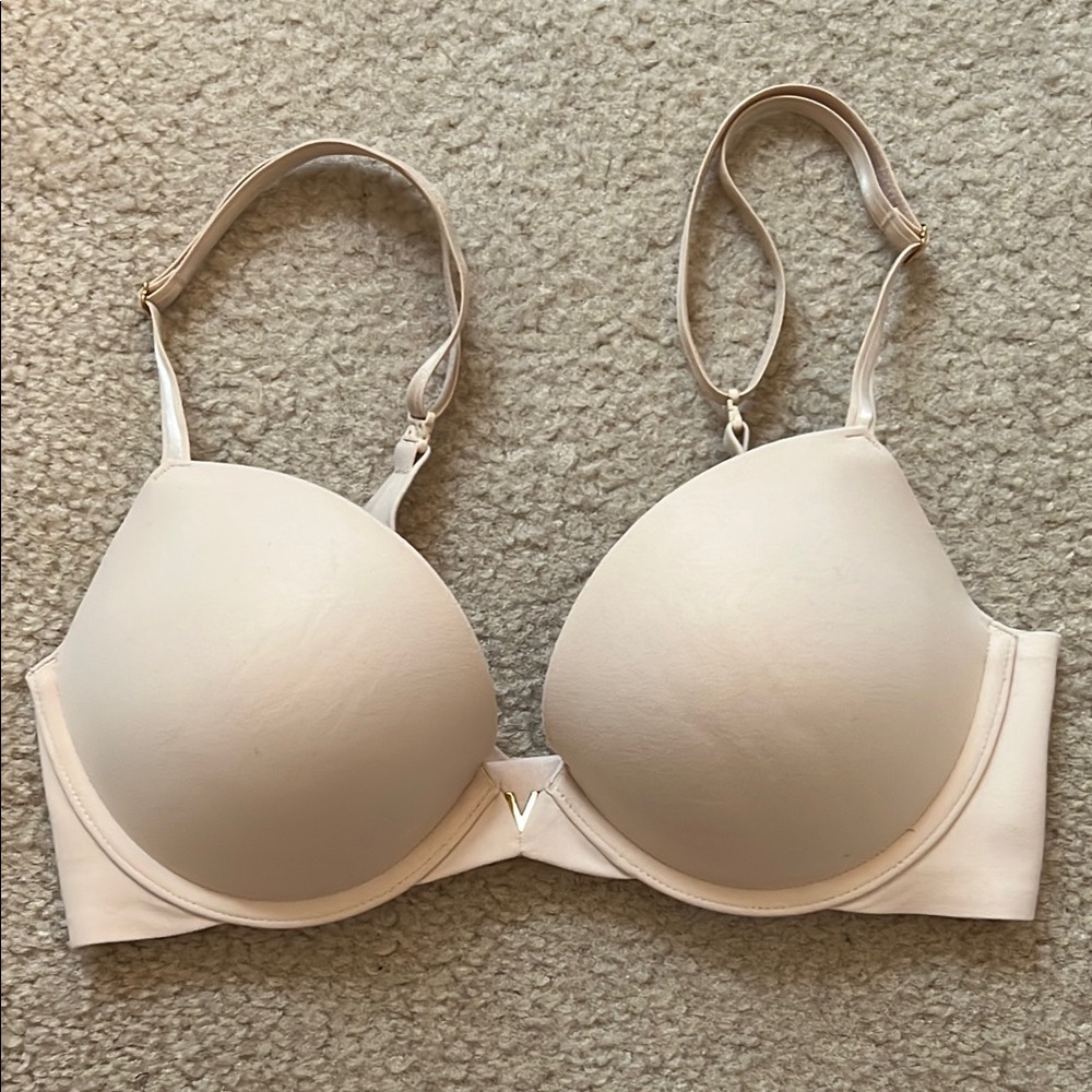 Victoria’s Secret Push-Up Bra 32D | Light Nude | V Detail
